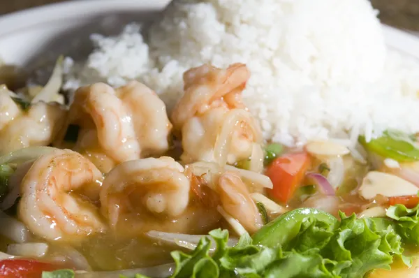 Vietnamese food udang sauteed in ginger honey sauce tom xao gung — Stok Foto