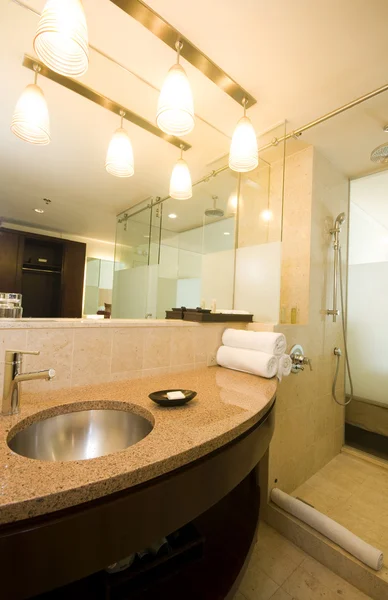 Hôtel de luxe salle de bain trinidad port d'Espagne — Photo