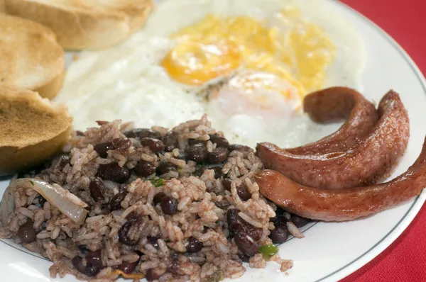 Breakfast in Nicaragua gallo pinto eggs sausage — Stock Photo, Image