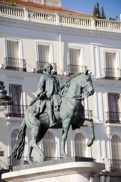 Άγαλμα carlos iii pueta del sol Μαδρίτη Ισπανία — Φωτογραφία Αρχείου