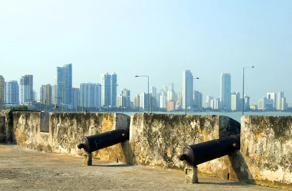 Historische kanonnen de muur cartagena colombia Zuid Amerika bekijken — Stockfoto