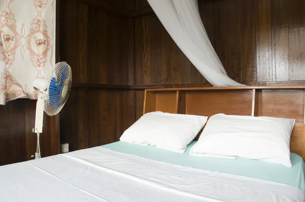 防蚊ネット ベクウェー島セントビン セントとの予算ゲストハウスの部屋 — ストック写真