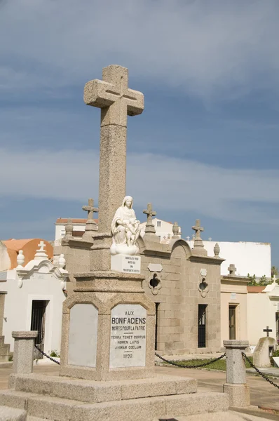 Monumento religioso mausoleos cementerio marino cementerio bonifacio —  Fotos de Stock