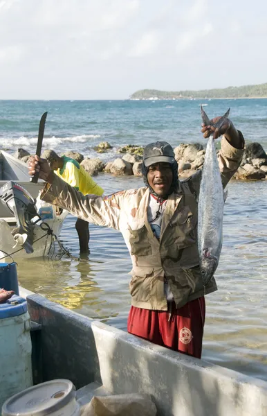 Pêcheur avec des prises fraîches Corn Island Nicaragua — Photo