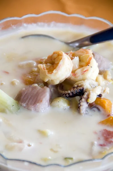 Tigela de sopa de frutos do mar misturados nicarágua — Fotografia de Stock