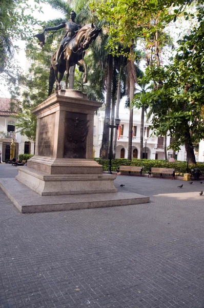 Posąg Simona Bolivara w bolivar park cartagena de indias Kolumbia — Zdjęcie stockowe