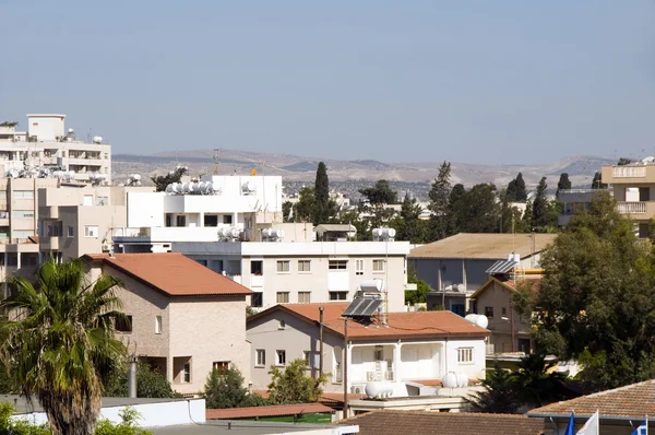 Отели на Кипре Ларнака с видом на город на крыше апартаментов — стоковое фото