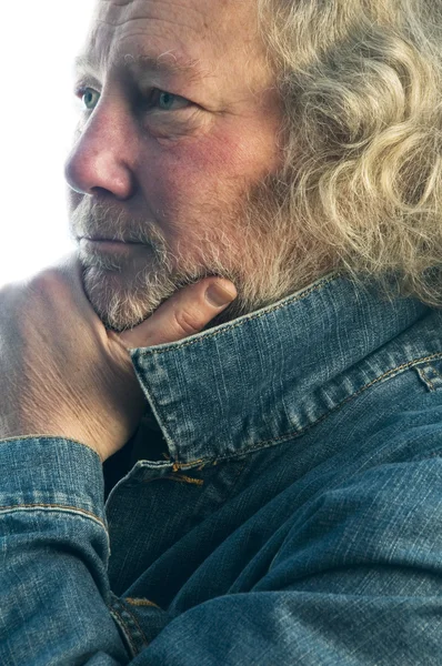 Όμορφος μέση ηλικία άνθρωπος σακάκι τζιν — Φωτογραφία Αρχείου