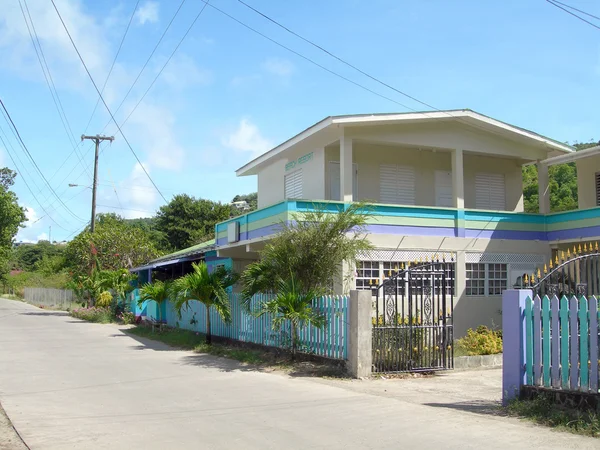 Complejo de playa bequia típico motel local casa de huéspedes — Foto de Stock