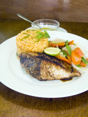 Sarı yüzgeçli orkinos biftek sebze rice ile