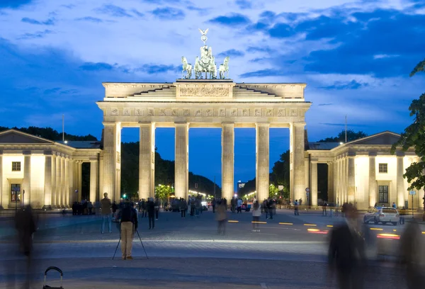 Escena nocturna Puerta de Brandeburgo con luces Berlín Alemania Europa — Foto de Stock