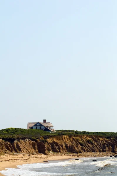 Mansion strandhus över klipporna beach montauk långa ön new york — Stockfoto