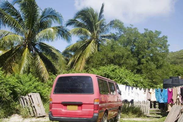 Residential street scene van with laundry hanging palm trees Clifton Union Island — Stock Photo, Image