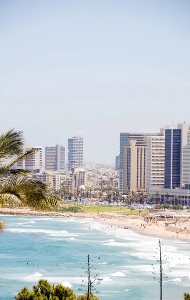 Skyline Tel Aviv Israele spiaggia con grattacieli alberghi uffici — Foto Stock