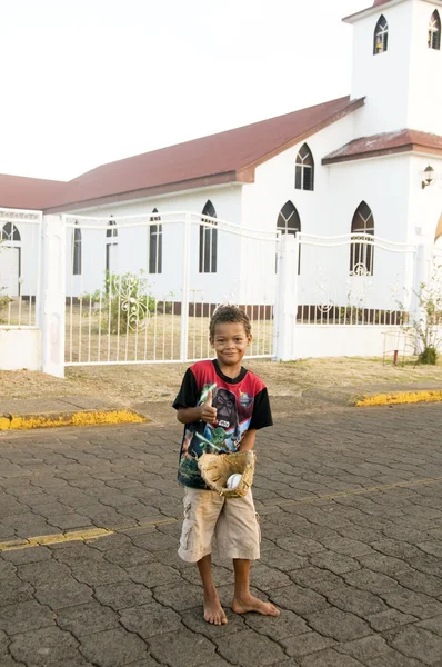 Redakční nativní chlapec baseballové kukuřice ostrov Nikaragua — Stock fotografie