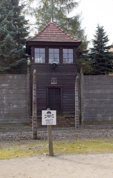 Nazistiska guard tower hus av baracker — Stockfoto