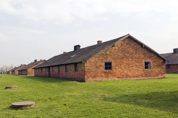 Fånge baracker i birkenau-auschwitz — Stockfoto