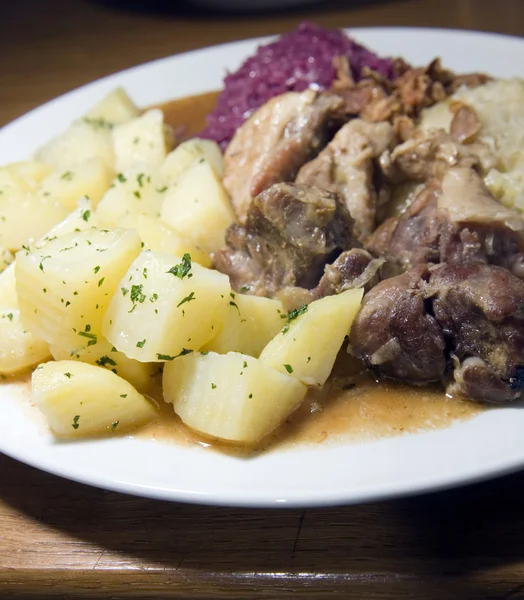 Cucina ceca pezzi di maiale arrosto — Foto Stock