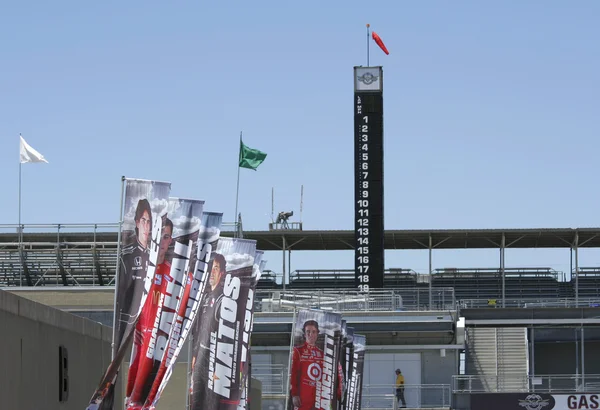 Bandiere dei piloti di auto da corsa e Stat Tower-pole di IMS — Foto Stock