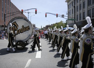 Purdue Üniversitesi Bando ile dünyanın en büyük 500 festival geçit töreninde drum