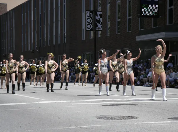 Purdue University Cheerleaders at the 500 Festival Parade at Downtown Indy — Stock Photo, Image