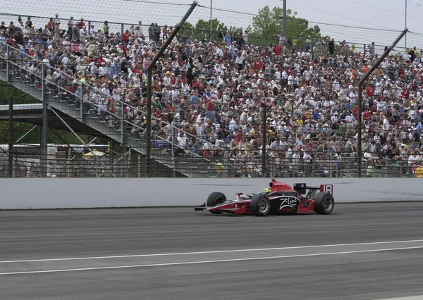 INDIANAPOLIS, IN - 25 MAGGIO: Indy car driver Bruno Junqueira è in esecuzione nella gara Indy 500. 25 maggio 2008 a Indianapolis, IN — Foto Stock