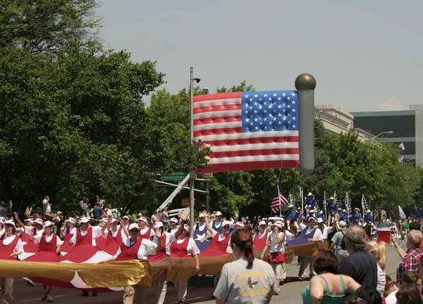 Grande bandiera palloncino USA e a Indy 500 Parade — Foto Stock