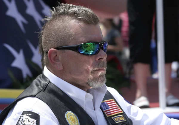 Portret van een lid van de Amerikaanse legion renners met mohawk kapsel — Stockfoto