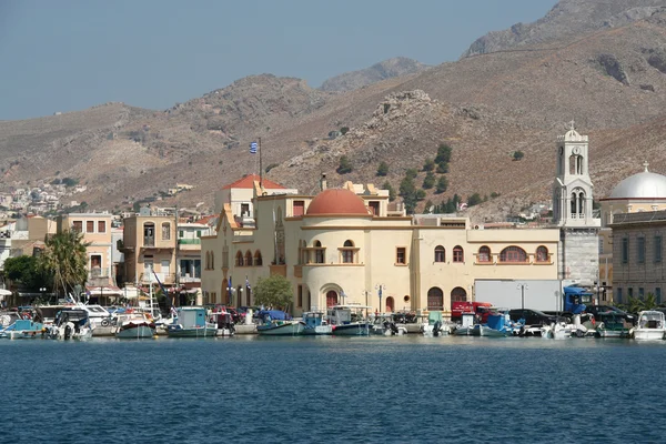 Stará řecká ortodoxní církev a kalymnos port — Stock fotografie