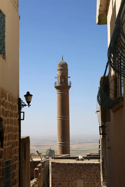 Stary Minaret Między Budynkami Mardin Turcja — Zdjęcie stockowe