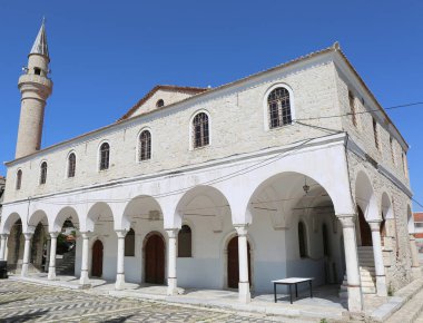 Pazaryeri Camii namı diğer Ayios Konstantinos Alacati, Türkiye 'deki Rum Ortodoks Kilisesi