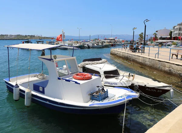 Cesme Izmir Turquia Maio Barcos Pesca Atracados Porto Cesme Maio — Fotografia de Stock