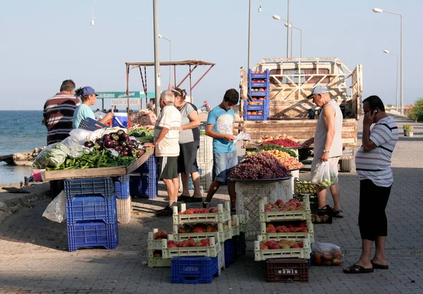 Mersin Turkey August Unidentified People Buying Fresh Fruits Vegetables Farmers — Stok fotoğraf