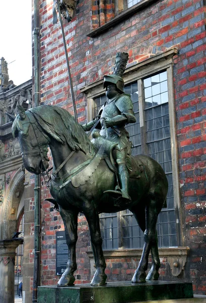 Bremen Germany February Bronze Knight Sculpture Front Altes Rathaus Aka — Foto de Stock
