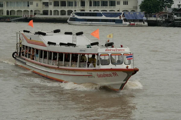 Bangkok Thailand July 2008 Passengers Traveling Passenger Ship Chao Phraya — Foto de Stock