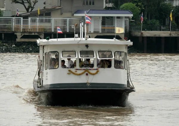 Bangkok Thailand July 2008 Passengers Traveling Passenger Ship Chao Phraya — Stock fotografie