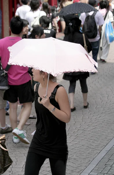 Tokyo Japan July Unidentified Woman Pink Umbrella Shopping Harajuku Street — Stock Photo, Image