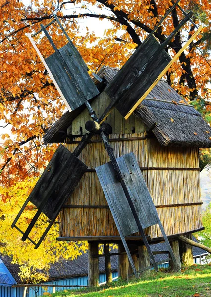 Old windmill — Stock Photo, Image