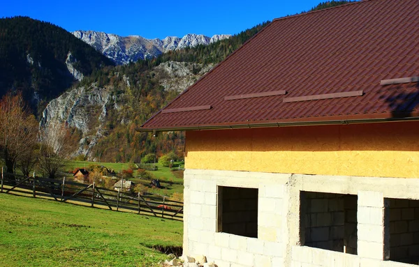 Villa being constructed in moutains — Stock Photo, Image