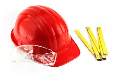 koruma kask ve gözlük metre yanında