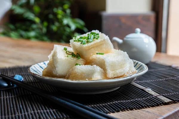 Agedashi Tofu Soya Sosu Yeşil Soğanla Servis Edilen Geleneksel Bir — Stok fotoğraf