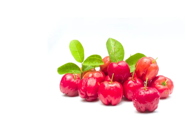Acerola Cherries Pada Latar Belakang Putih — Stok Foto