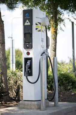 Elektrikli araba şarj aleti