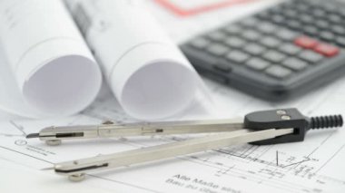 planos dibujo arquitectónico con el compás regular y calculadora
