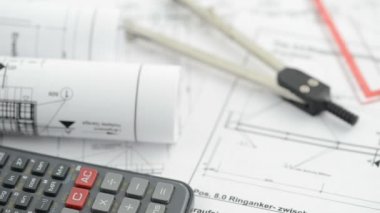 planos dibujo arquitectónico con el compás regular y calculadora