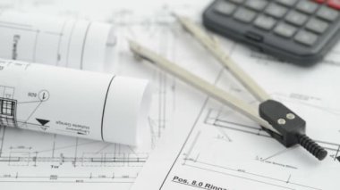 planos dibujo arquitectónico con el compás regular y calculadora