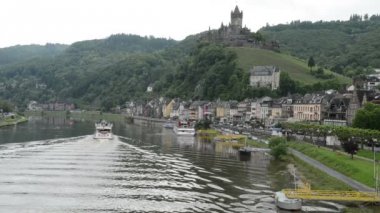 Turist Cochem (Almanya nehirde Mosel yarış komitesi botu)