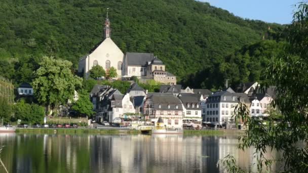 Village Beilstein at Mosel River. The Church bells are rining — Stock Video