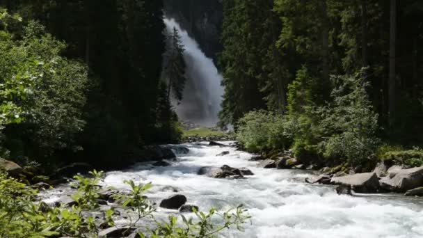 Blick auf den Krimmler Wasserfall — Stockvideo