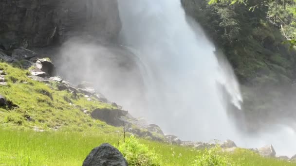 Wasserfälle in Krimml. Zeitlupe — Stockvideo